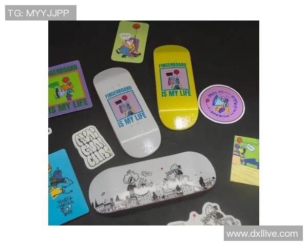 足球球星手指滑板潮流玩具引爆年轻人创意运动新风尚