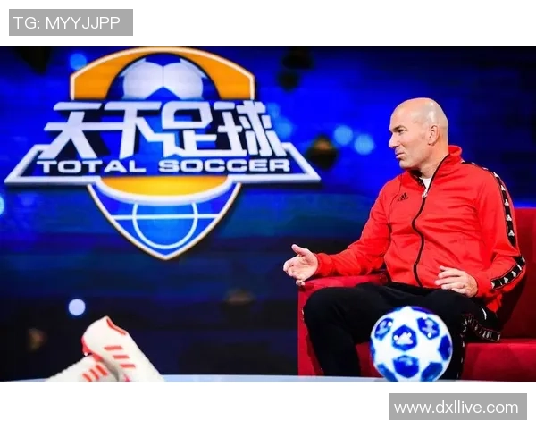 从学业水平角度探讨当代足球球星成长路径与成功因素分析